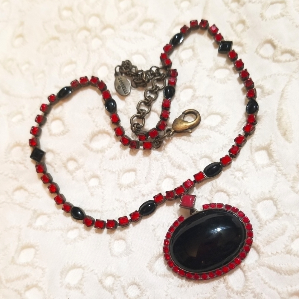 Sorrelli Swarovski Crystal Vintage Necklace - Picture 3 of 7